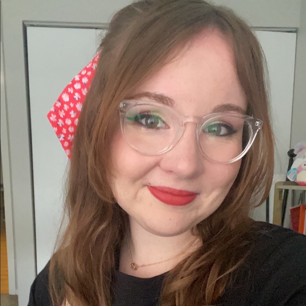 Meet your Posher, Holly
